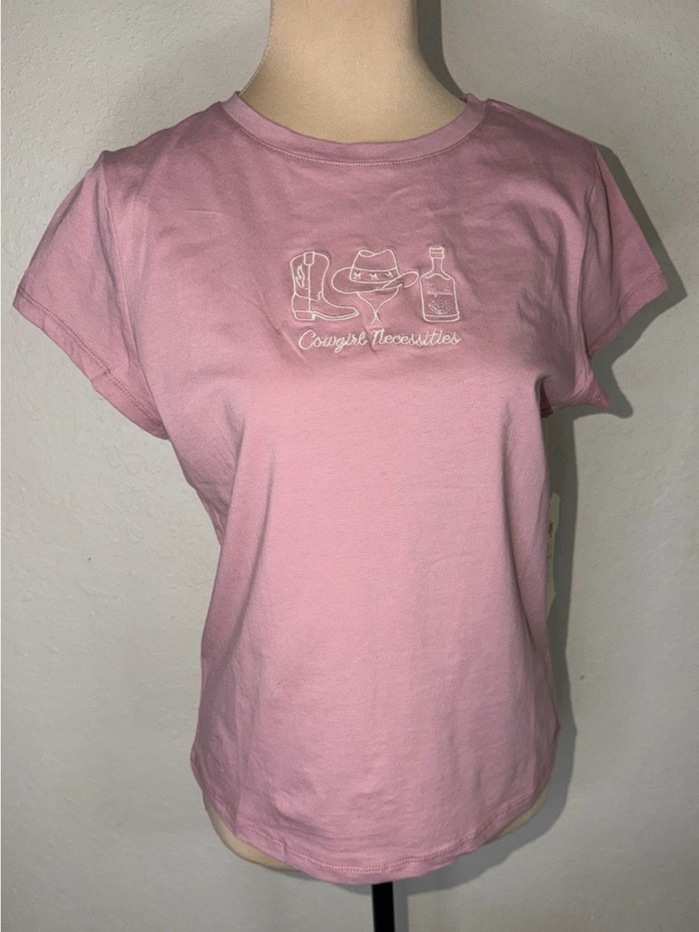 Dirtee Laundry Women’s Cowgirl Graphic Tee in Dusty Mauve Size M
